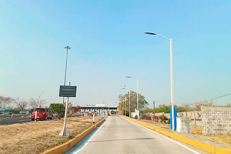 Integrantes de la CNTE tomaron este viernes diversas casetas en Morelos, incluida la de Alpuyeca, como parte de la huelga nacional para exigir cambios en la Ley del ISSSTE y mejoras laborales.