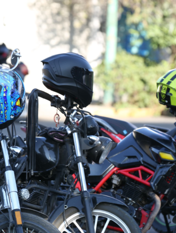 José Luis Urióstegui propone identificar a motociclistas con placas visibles en casco y chaleco