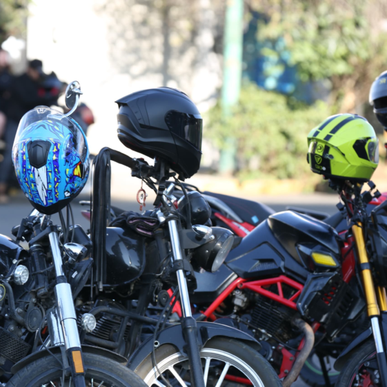 José Luis Urióstegui propone identificar a motociclistas con placas visibles en casco y chaleco