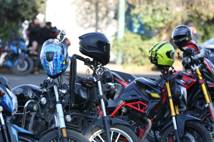 José Luis Urióstegui propone identificar a motociclistas con placas visibles en casco y chaleco