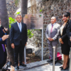 José Luis Urióstegui durante la develación de una placa conmemorativa en el Callejón del Jurista, en Cuernavaca.