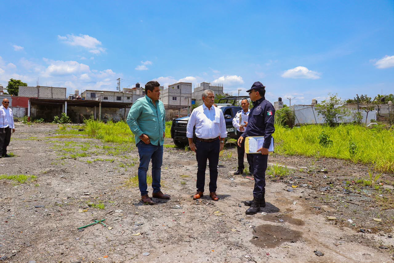 Cuernavaca habilitará un nuevo corralón municipal para fortalecer el resguardo vehicular 36 José Luis Urióstegui supervisa el predio donde será construido el nuevo corralón municipal de Cuernavaca.
