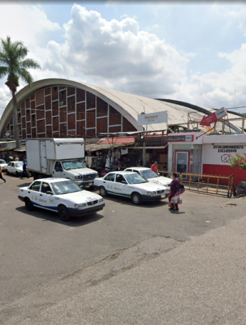 Reunión entre autoridades de Morelos y locatarios para avanzar en la rehabilitación del mercado Adolfo López Mateos.