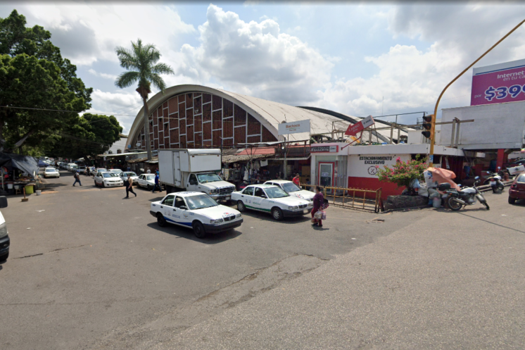 Reunión entre autoridades de Morelos y locatarios para avanzar en la rehabilitación del mercado Adolfo López Mateos.
