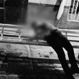 Operativo de autoridades tras el asesinato de una mujer en un paradero del transporte público sobre el bulevar Cuauhnáhuac.