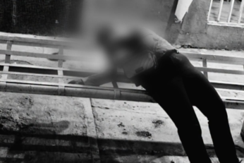 Operativo de autoridades tras el asesinato de una mujer en un paradero del transporte público sobre el bulevar Cuauhnáhuac.