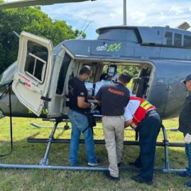 Servicios de emergencia atienden a personas lesionadas por la explosión registrada en la colonia Las Granjas de Cuernavaca.