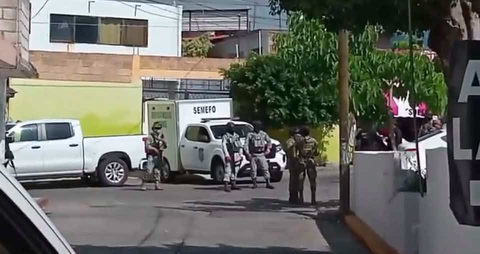 Localizan el cuerpo de una persona durante cateo en la colonia El Edén, en Jiutepec 36 Operativo de autoridades durante un cateo en la colonia El Edén, municipio de Jiutepec, Morelos.