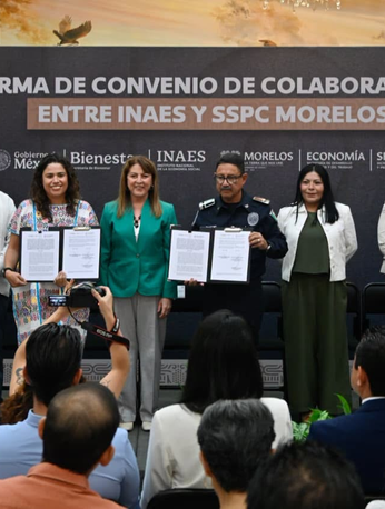 Firma del convenio para crear una cooperativa textil para 120 mujeres privadas de la libertad en el Centro de Reinserción Social Femenil de Cuernavaca.