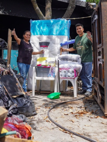 Entrega de apoyos del SEDIF a familias afectadas por incendios en Morelos.