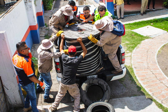 CFE dona más de 500 metros de cable para recuperar energía en zonas afectadas del mercado ALM