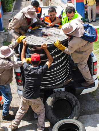 CFE dona más de 500 metros de cable para recuperar energía en zonas afectadas del mercado ALM