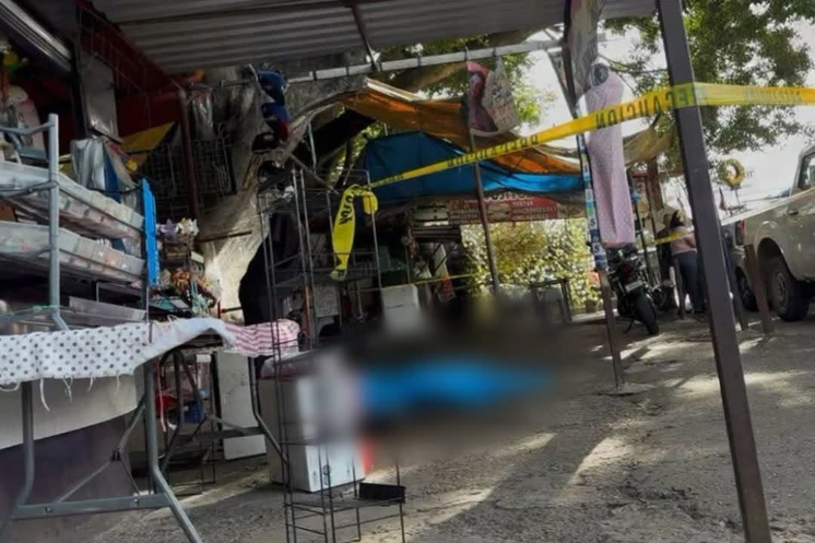 Mujer adulta mayor fallece cerca del Banco del Bienestar en la Paloma de la Paz